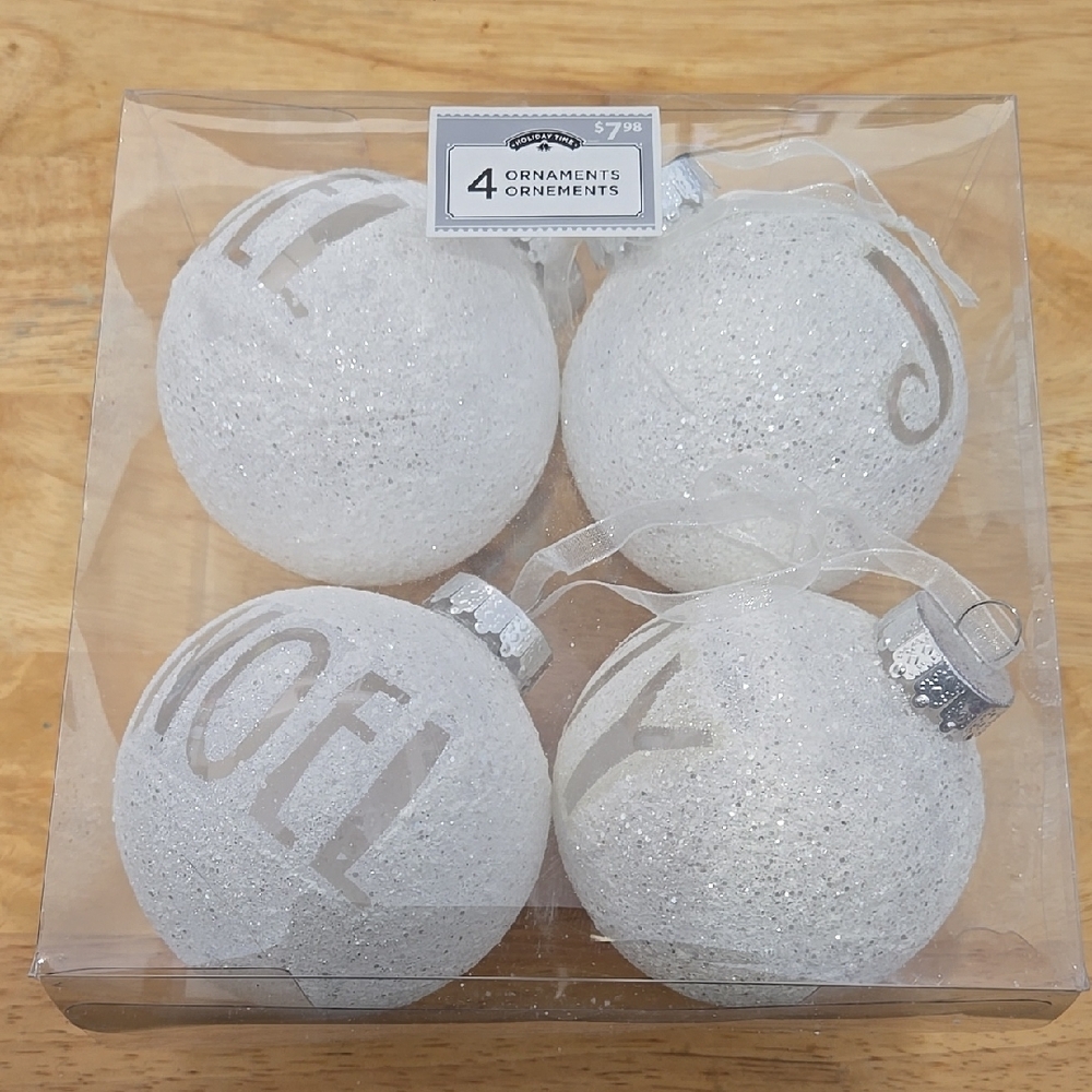 4 Christmas Ornament Set